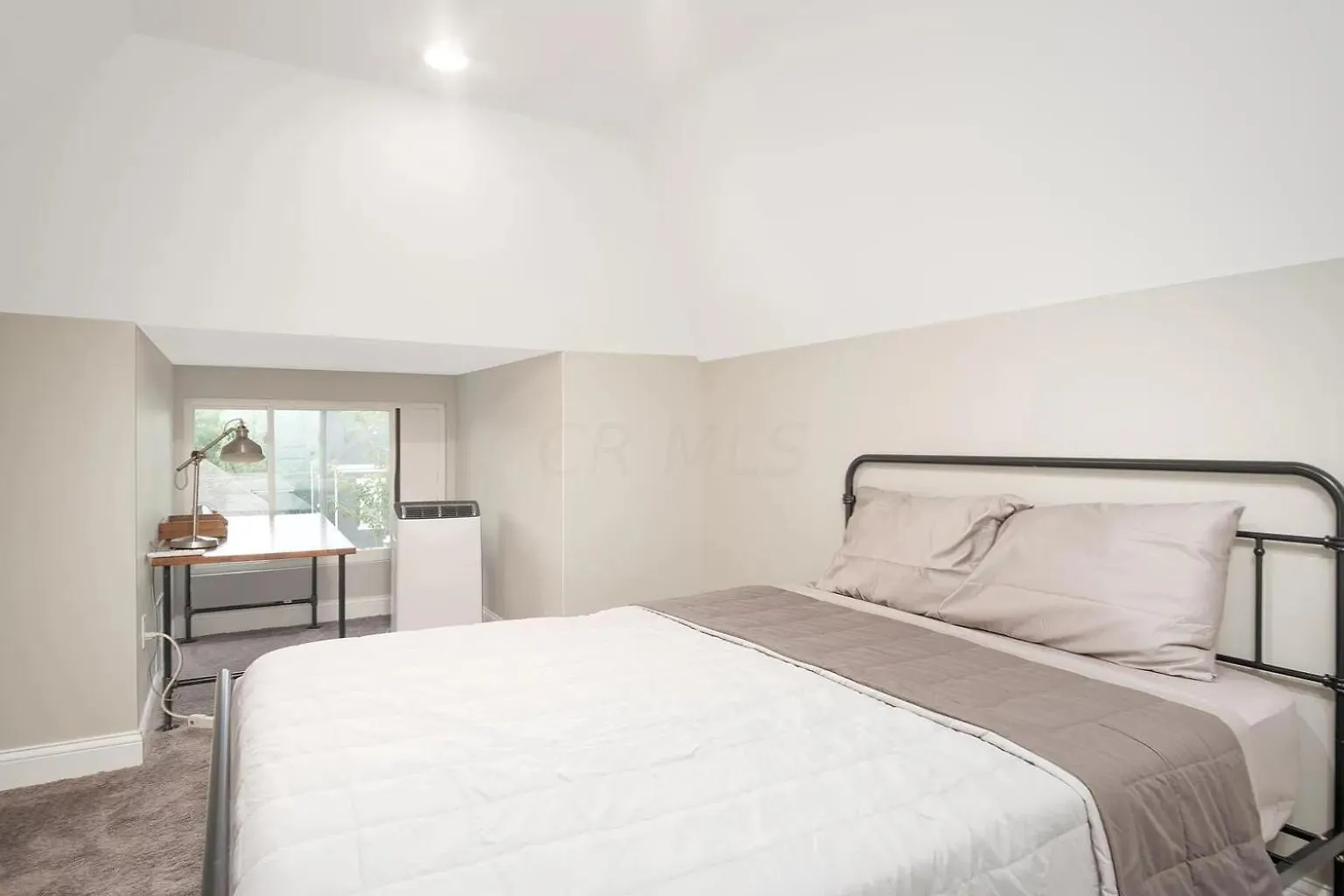 Beautiful 4 Bedroom House Near Downtown Columbus With Garage Parking And Backyard